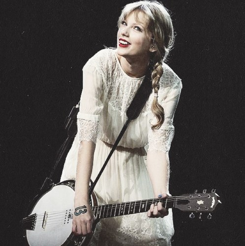 FearlesslyRed22's profile picture. 