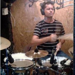 ADORADOR DE CRISTO JESUS E BATERISTA DO MINISTÉRIO AMIGOS E ADORADORES!!!!!!!!