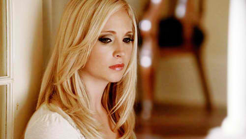 I'm a pawn, a shiny little trinket. My life folds in my masters hands. ||Mature, +21||