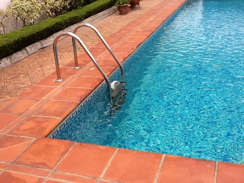 swimming pools builder