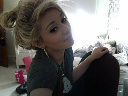 Andrea_Scott13's profile picture. I'm Andrea :) I love to cheer and surf. And I have a twin sister named Skylar :)