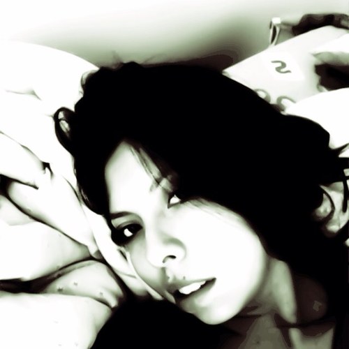 alezitadeedee's profile picture. 