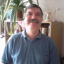 Író vagyok, szeretném ha elismert lennék. Ezért vagyok itt, és ha találkozni szeretnél velem, írj a fiókomba, vagy az email címemre.