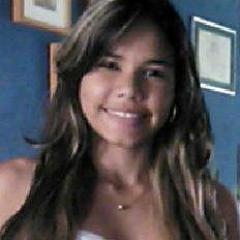 “Uma dose de loucura, duas de felicidade, e o dedo do meio para quem enxer o meu saco.”