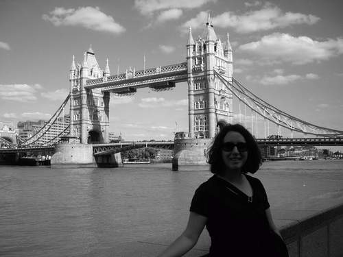 archivist, loves travelling around the world, reads everywhere