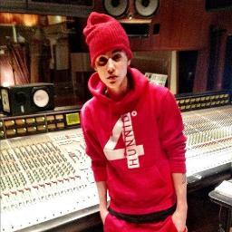 justfaking's profile picture. Eminem voice  I fuck anything that walks