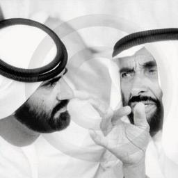 بلادي وان جارت علي عزيزة و اهلي وان ضنوا علي كرام