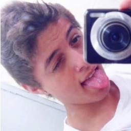 19 anos, Leonino,faculdade de Fisioterapia, bobo,brincalhão, gosta de cinema, nutela,coldplay,quer saber mais? follow-me