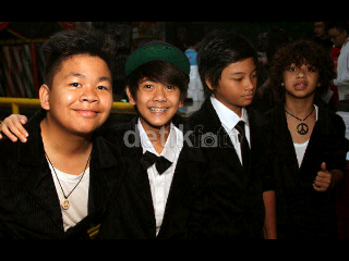 ♥Official @coboyjr♥Keep Support Iqbaal, Bastian, Aldi, Kiki♥COmate♥Resmi : Tante @MelinaSimbolonA #200113♥Followed : @MelinaSimbolonA #200113♥