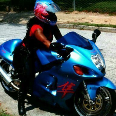 Educated motorcycle enthusiast! Career woman and mother by day.... Female MC rider by night!
