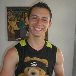 Adoro o que me faz feliz, ser fiel, amigo leal , quase todos os esportes e muay thai. Odeio falsidade, infidelidade e injustiça.
