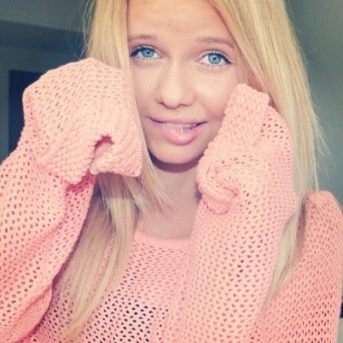 I am here to support a beautiful 14 years old girl who dreams big. @allisimpson aka my idol ❤