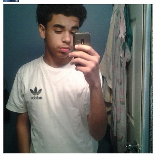 im a #EBE nigga #FREE ALL THE BROS Follow @klaudiajr on instagram My sister/best friend forever and always❤