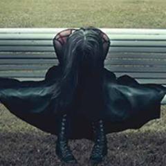 ... è un Monile dei Pensieri e si regala solo per amore. Se la pietra si accende, il legame che si crea è eterno...          [Odyssea]
