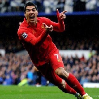 massive red!! my fave player has to be luis suarez and im 17:) 18 in september