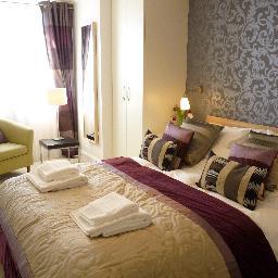 BrightonFlat's profile picture. Brighton self-catering holiday flat - sea view & people watching. Stay 3 nights or more. Owned and run by Jess Kitley - living in Tottenham, loving Brighton.