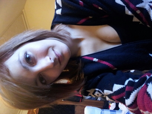 hey am Hannah i am 19 have a beautiful like girl call elizabeth-alice. am single n loving it. anything else to want to know go fb stock me lol xx