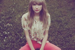 I think Taylor knows that fans are important. She always wins. Damn Taylor Swift. Red's great by the way. Damn it, Swift! - Adam Levine♥