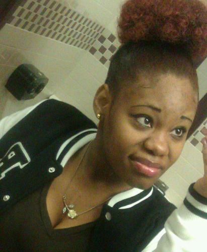 Im cool af, i can be crazy if yuh MAKE me.I am sweet & out going . Lovin My BAE:) THO.! #TeamINDIAN #TeamMARILYNMONROE.! HMU IF U WANNA KNOW MORE .:)