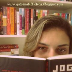 Eu sou a Laura. 
O Gatos na Biblioteca é um blog com resenhas de livros... e pra espairecer uns gatinhos de vez em quando...rs