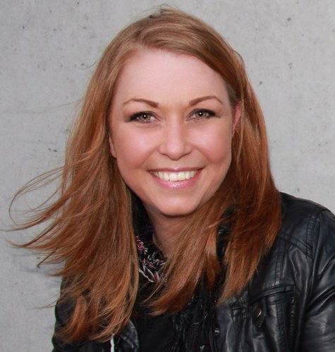 With passion for people, experience, laughter and success. Adventurous, trainer, speaker, manager, fashion designer and business owner @volcanowarmers