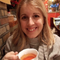 ClaudiaTirasso's profile picture. Viaggiatrice golosa e sognatrice. Vivo tra canzoni e biscotti in un'atmosfera anni '50. Sempre pronta a preparare una valigia (o una torta).