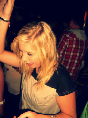 vixbee1989's profile picture. Party animal | lover of SA music | soon to be teacher | the reason I swear so much is because fuck you|kthanksbyeee|
