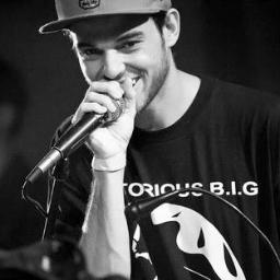 - Porque sempre vão ter vários pra tentar te humilhar. Não abaixe a cabeça, levanta esse olhar - Cone Crew Diretoria