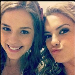 Uma amizade perfeita, um sorriso que vejo em seus rostos quando estão juntas(...) Sinto que vocês são TUDO em minha vida @sophiaabrahao e @Lua_Blanco S2