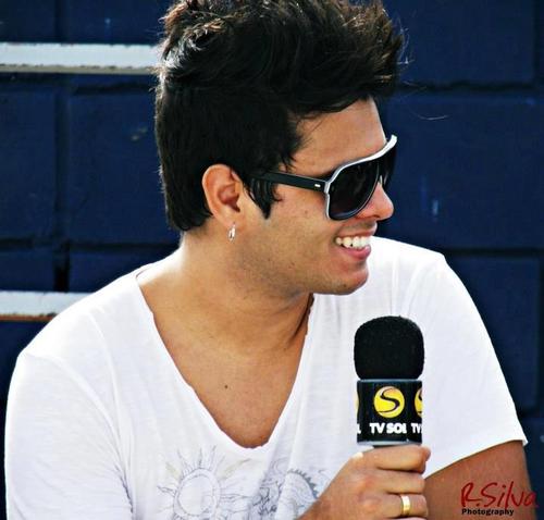Twitter dedicado ao  Baixista da @muzikirock O @sj_muziki • Desde: 21/08/2011 • ADM : @LuudNeres •  #ReconhecidoOficializadoSeguido ஜ