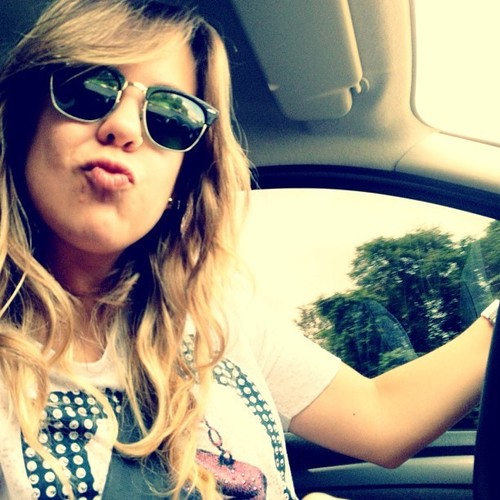Twitter Dedicado as Irmãs @JulayMuziki & @NatzMuziki da @MuzikiRock ✫ ADM: @LuudNeres ✫ #ReconhecidoOficializadoSeguido ஜ