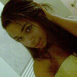 13 anos, apelido gih ou gigih ,sincera, inteligente, chata, esforçada,amiga, confiavel e sempre sorrindo