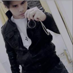 17, Aquariano, legal, extrovertido, vergonhoso, tímido, esportista, musico,  quieto, chato, e louco, ciumento.