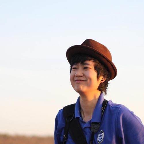 ชอบถ่ายรูป งานอาร์ต แต่งเพลง เล่นกีต้าร์ I ผมเป็นบอท I ผมไม่ใช่พลอยนะฮะ I ชอบยิ้มแก้เขิน I http://t.co/WQuiAKXu I http://t.co/mM4q2HMN