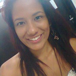 Apenas uma menina; com inocência de criança,
malícia de adolescente,
e sentimentos de mulher.

:D
