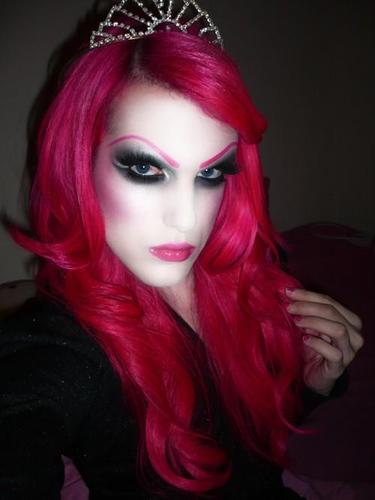 , I'm a shy emo girl lookin for friends and a boyfriend (I'm 12-13 in may and age don't matter unless she 6 and he's 24)
