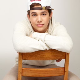 Im emily im a #MAHOMIE for life ...i love you @AustinMahone ... folow me and ill probaby follow u back.. just ask :)