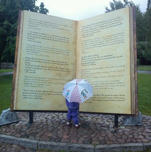 Speciallärare på en högstadieskola. Brinner för barn i behov av särskilt stöd. Litteraturintresserad 
Tränar BJJ, purple belt