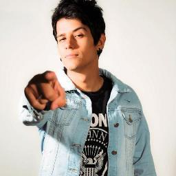 Guitarrista e Vocalista da banda Liquid Dookie! http://t.co/bv5VCRbD