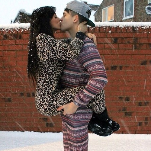 NiikiK's profile picture. Please follow. I follow back:)