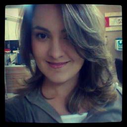 E como nasci? Por um quase. Podia ser outra. Podia ser um homem. Felizmente nasci mulher.