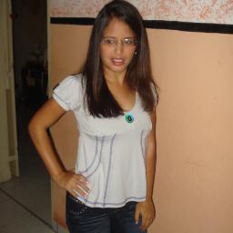 kero um grande amor da minha vida ki seja sinceiro e romantico tbm. um belo sorriso pode fazer ki alguém se apaixone por mim, ki sou bonita e linda sempre em.