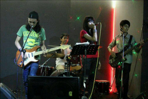 Colour pop Creative Sweet syalala and good person :)) check youtube ~ http://t.co/hFvuzH6W :))