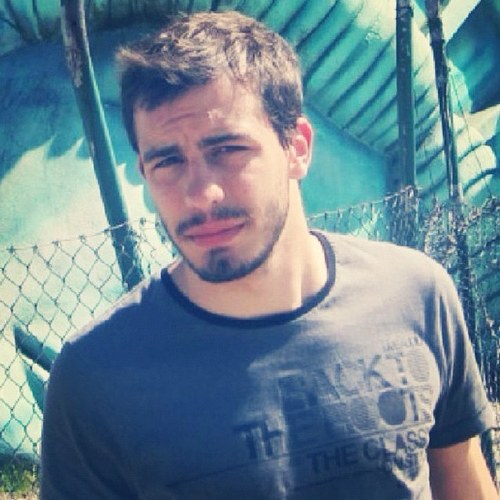 AngryBlueBear's profile picture. Suono tutto quello che mi passa per le mani