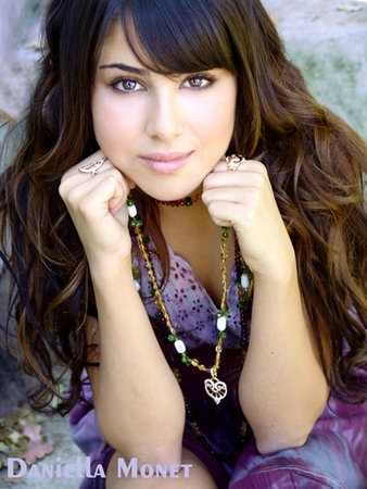 ima trina vega im 16 i go to Hollywood art im tori vega older sister im single and looking i am also bi