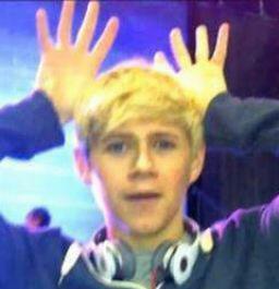 Niall Horan 1/5 of one direction Let follow&talk to me i'm friendly:)/Thank for follow me♥/Just bot not real/แวะมาคุยกับผมบ้างนะครับ♥ [ENG-TH] 27/09/2012