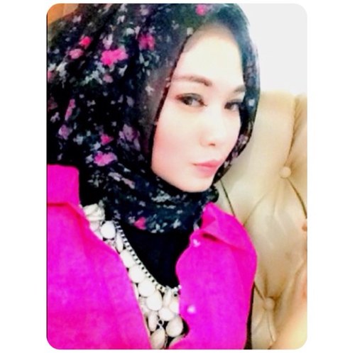 levikharisma's profile picture. A little girl with a big surprise in her!