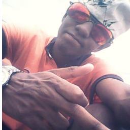tenho 18 vei ja ksks
sou cara que naum é mto de fala  ,e sim de faze  :P
veim comigo  que é vida ♫