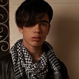 元てれび戦士のコウタ・レイシーです。 現在は東京大学に通いながらモデルをしています。 同じく元てれび戦士のチアキとモデルのタツヤとの三人兄弟です。気軽に絡んで下さい、よろしくどうぞ！