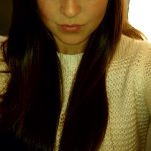 Brunettes do it better ;) If you dont like me chances are i dont really care. #teambitch #teamfollowback my twit bff @bitching_itout
Avi is me ;*